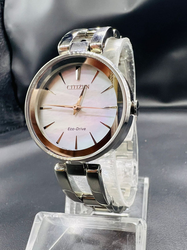 Subasta de Reloj Citizen eco drive pulso silver. Precio de lista: $3,000.