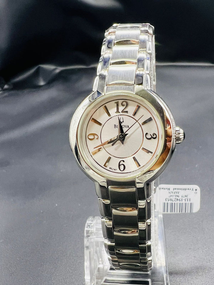 Subasta de Reloj Bulova Dress plata dama. Precio de lista: $4,500.