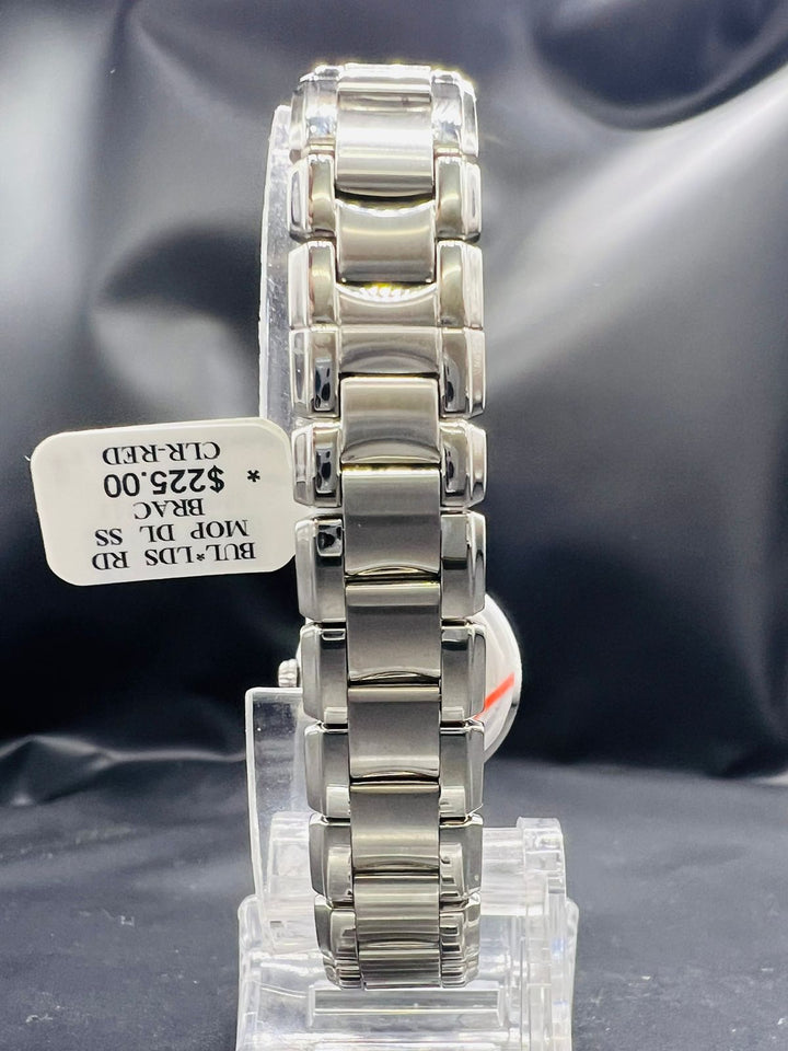 Subasta de Reloj Bulova Dress plata dama. Precio de lista: $4,500.