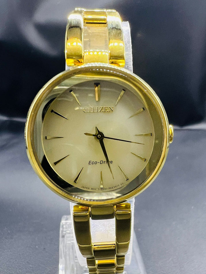 Subasta de Reloj Citizen eco drive pulso Dorado. Precio de lista: $3,000.