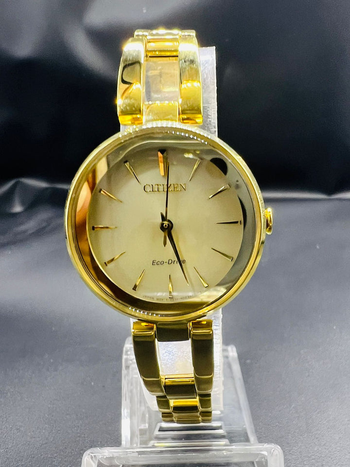Subasta de Reloj Citizen eco drive pulso Dorado. Precio de lista: $3,000.