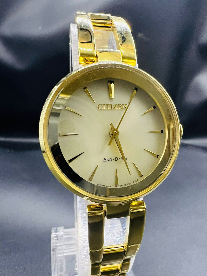 Subasta de Reloj Citizen eco drive pulso Dorado. Precio de lista: $3,000.