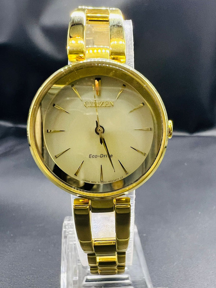 Subasta de Reloj Citizen eco drive pulso Dorado. Precio de lista: $3,000.