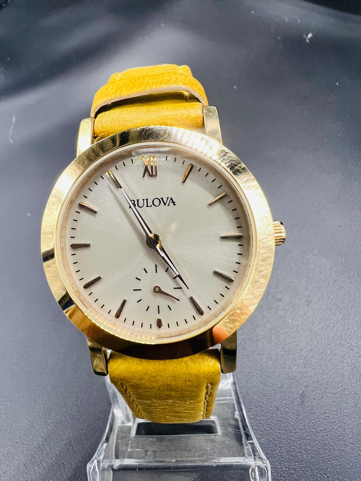 Subasta de bulova Dress piel dama. Precio de lista: $3,800.