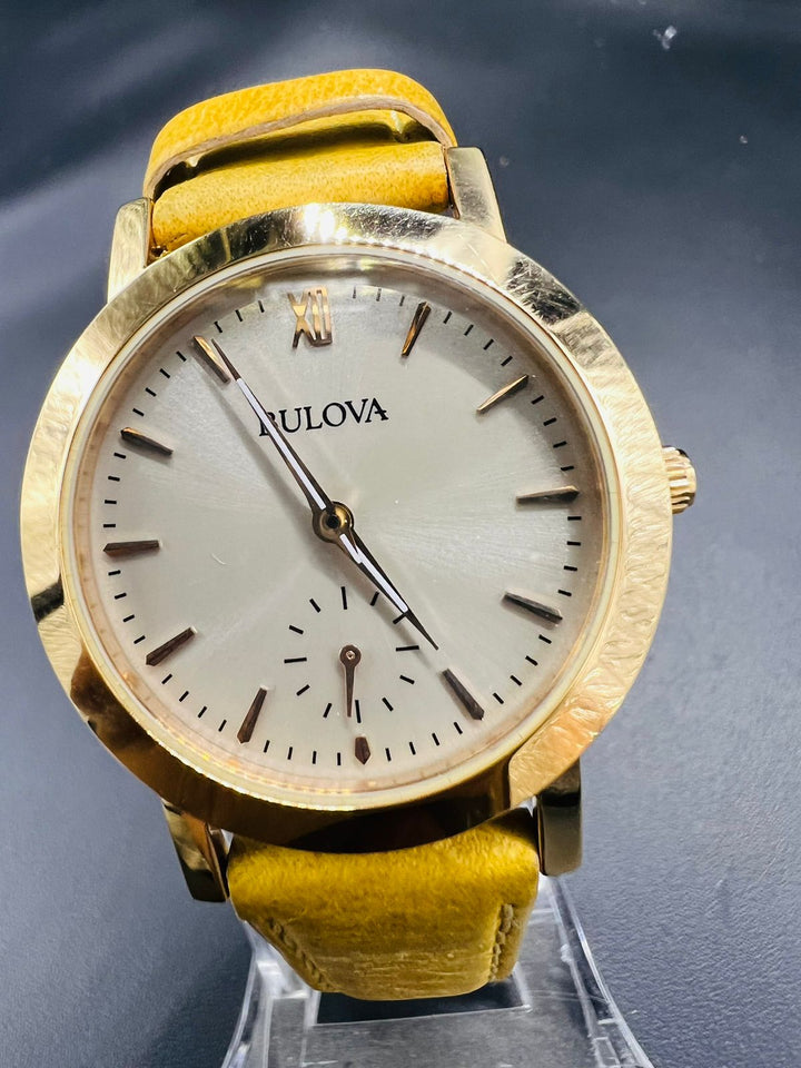 Subasta de bulova Dress piel dama. Precio de lista: $3,800.