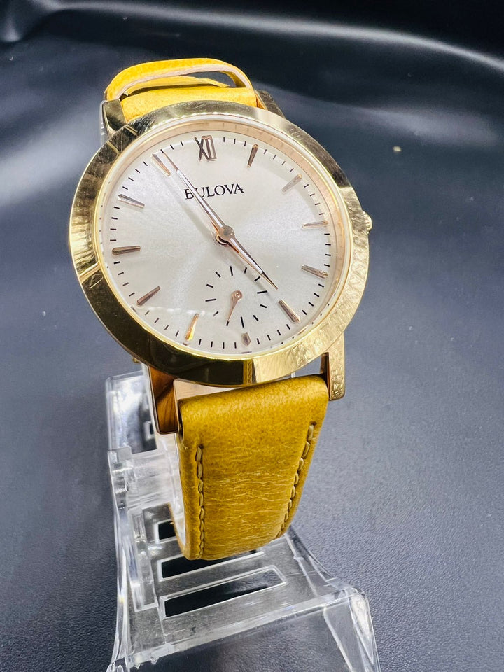 Subasta de bulova Dress piel dama. Precio de lista: $3,800.