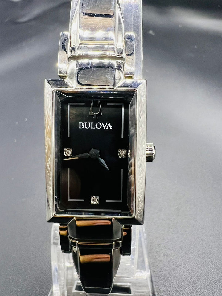 Subasta de bulova Diamond Accents Dama. Precio de lista: $4,100.