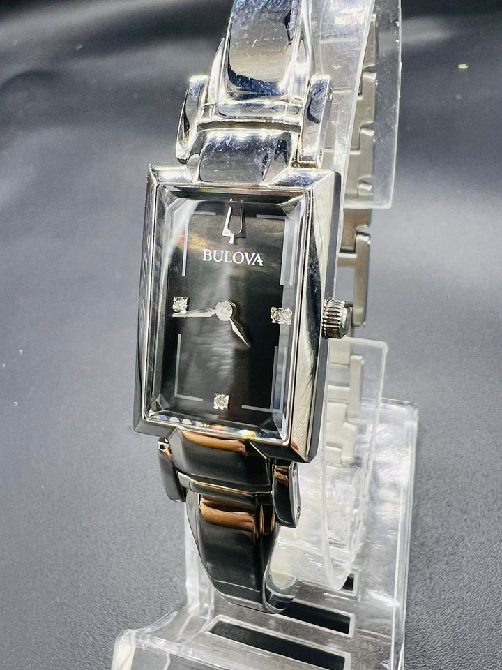 Subasta de bulova Diamond Accents Dama. Precio de lista: $4,100.