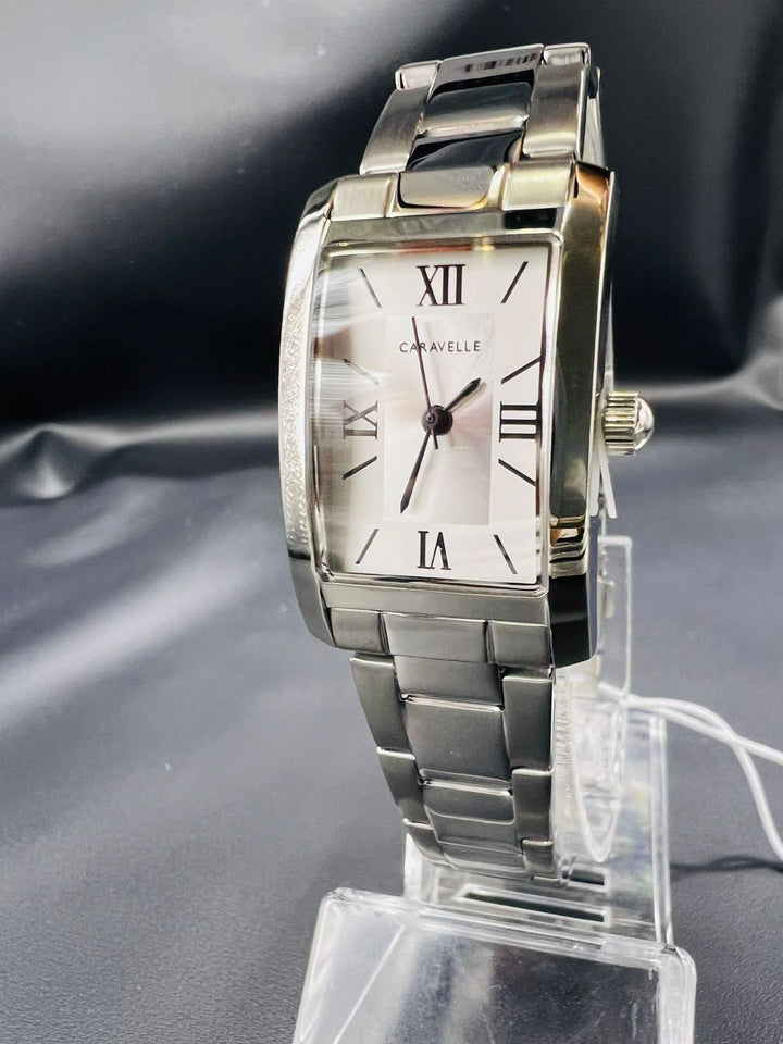 Subasta de Reloj Caravelle by Bulova stylish Precio de lista: $2,100.