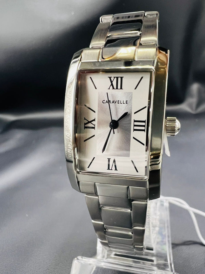 Subasta de Reloj Caravelle by Bulova stylish Precio de lista: $2,100.